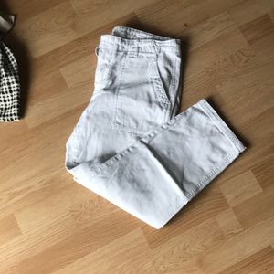 American Eagle white crop pants size 10